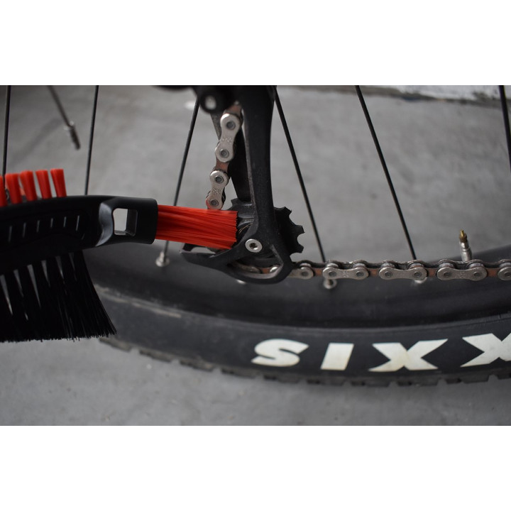 Set per la pulizia della catena della bicicletta