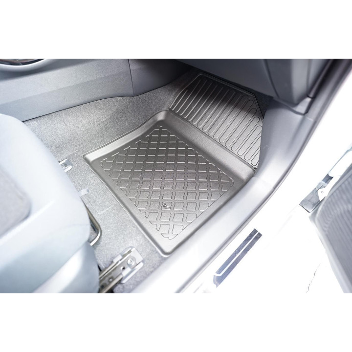 Guardliner floor mat for Toyota Prius V Plug-in Hybrid HB/5 07.2023