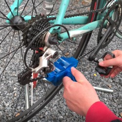 Outil Nettoyage Chaîne Vélo - Garde Chaîne Avec Axe Traversant - Neuf