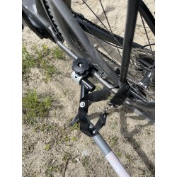 Attache remorque vélo sur axe de roue avec ressort et sangle de sécurité