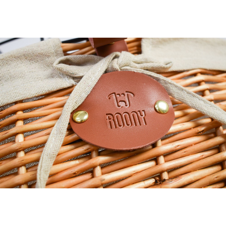 Front wicker bicycle basket for dog or cat