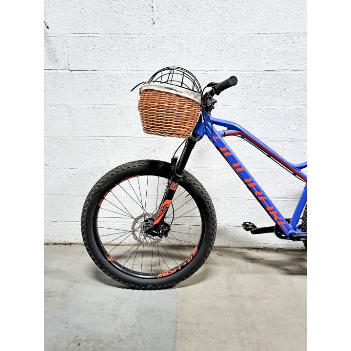 Front wicker bicycle basket for dog or cat